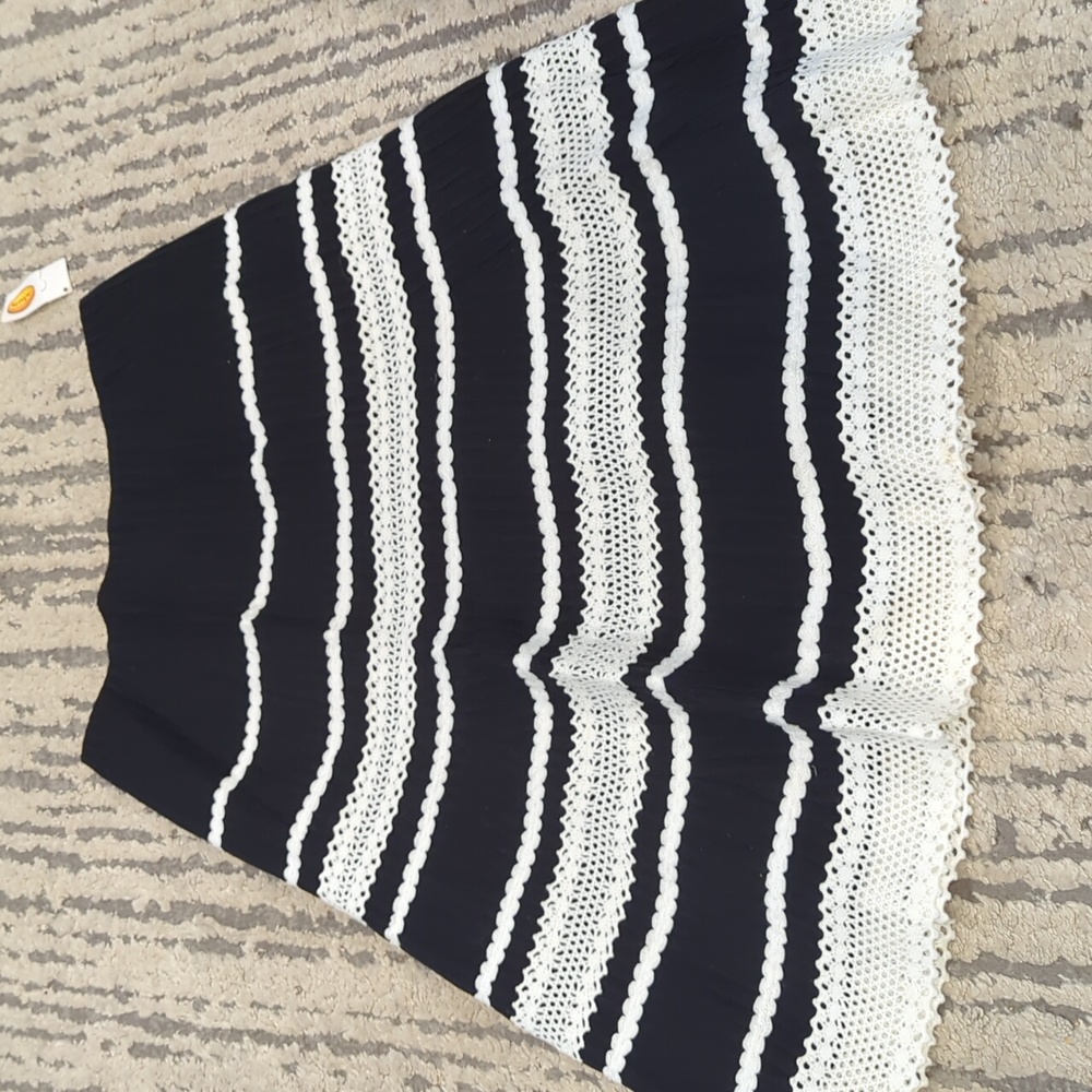 NWT Talbot's Black ribbed and White crochet skirt